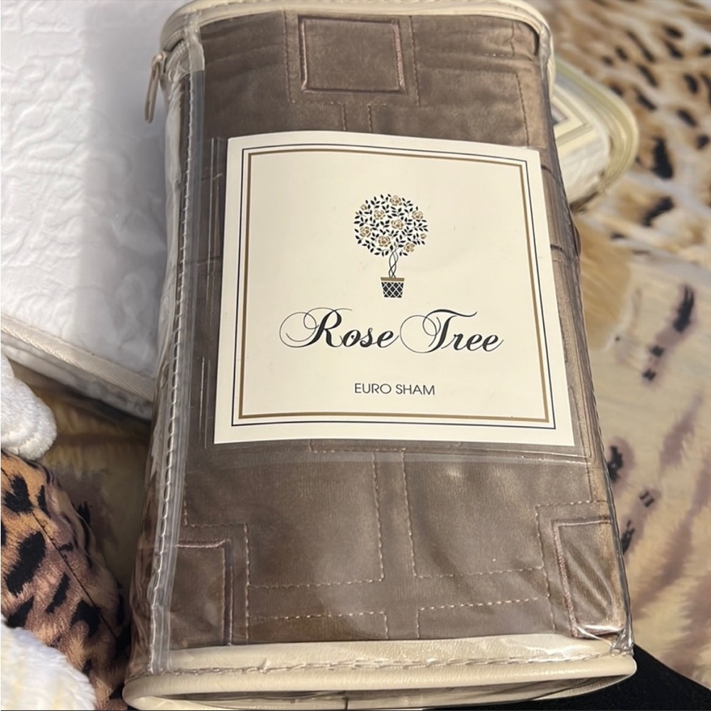 AUDREY.  ROSE. TREE - Picture 5 of 6